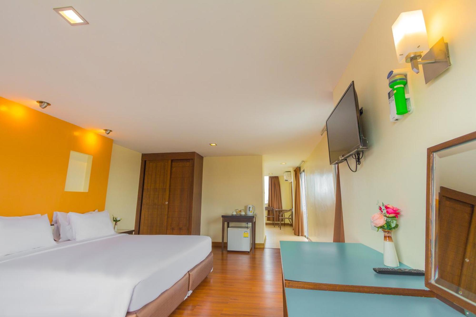 Mayflower Grande Hotel Chiang Mai Exterior photo