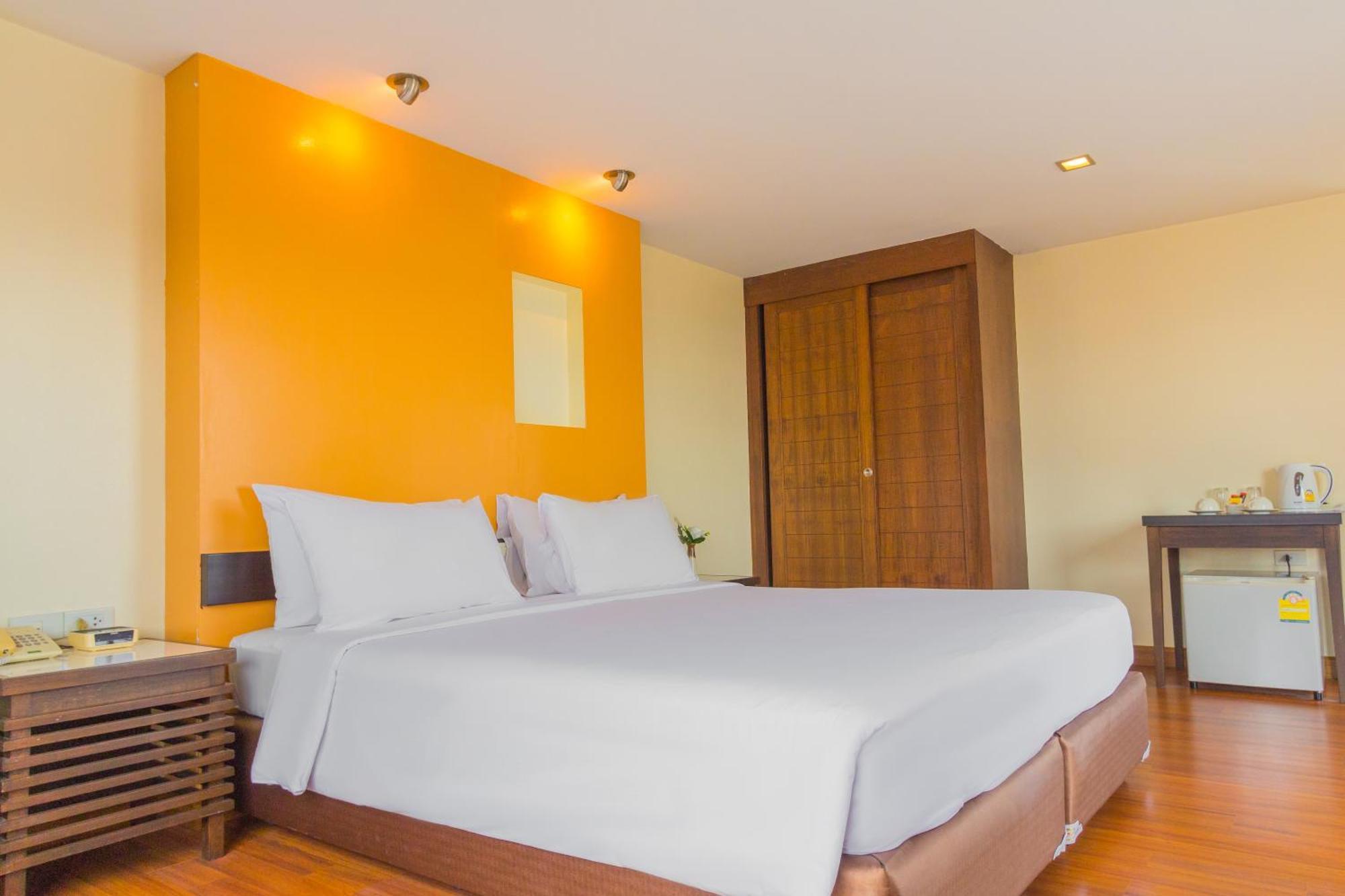 Mayflower Grande Hotel Chiang Mai Exterior photo
