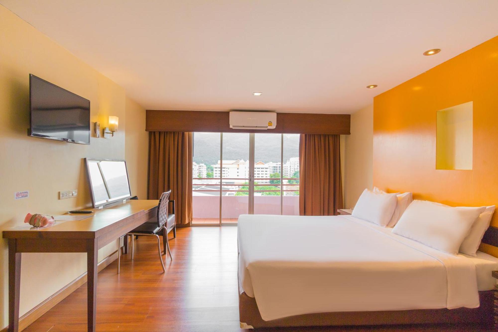 Mayflower Grande Hotel Chiang Mai Exterior photo