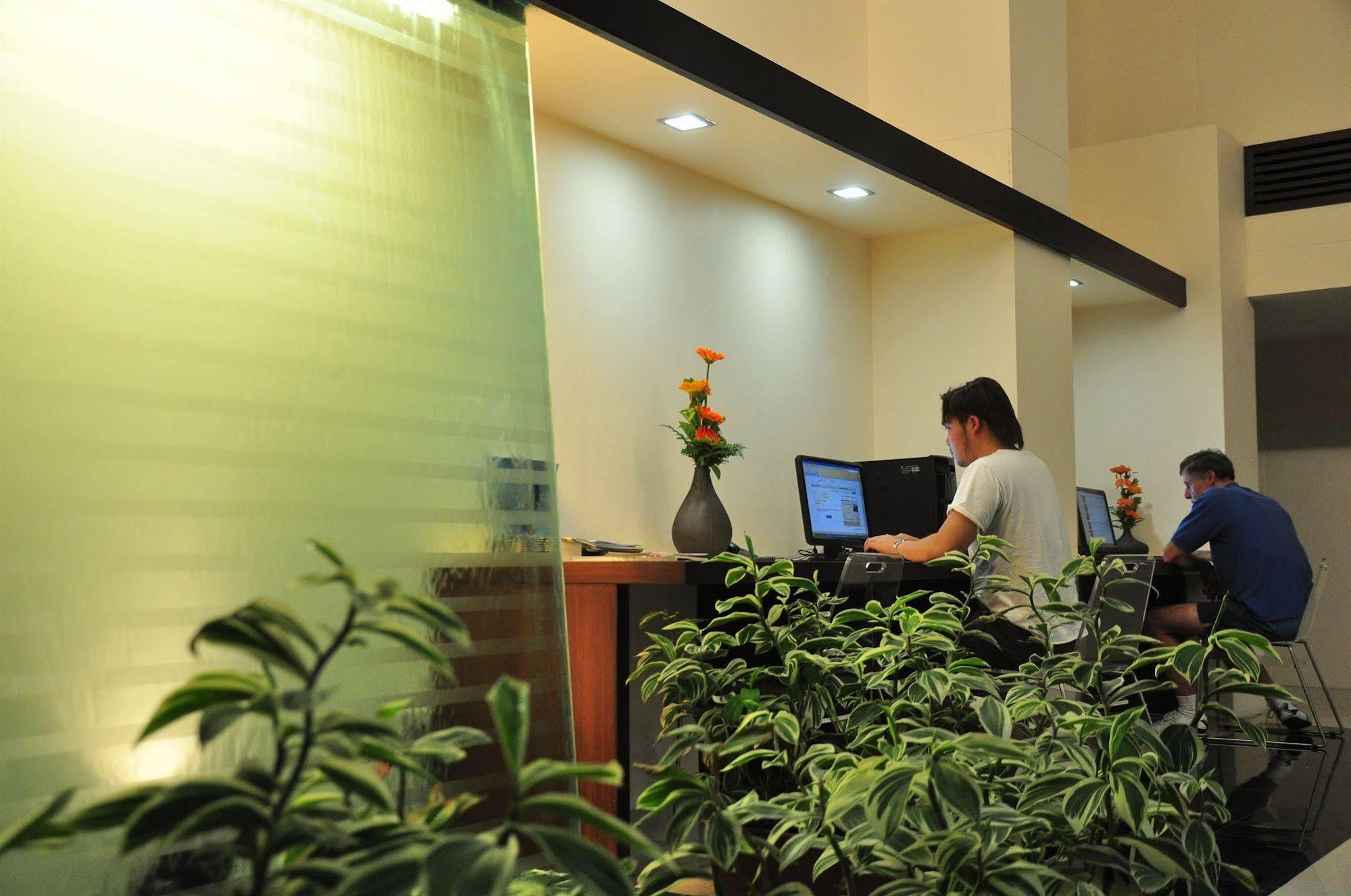 Mayflower Grande Hotel Chiang Mai Exterior photo